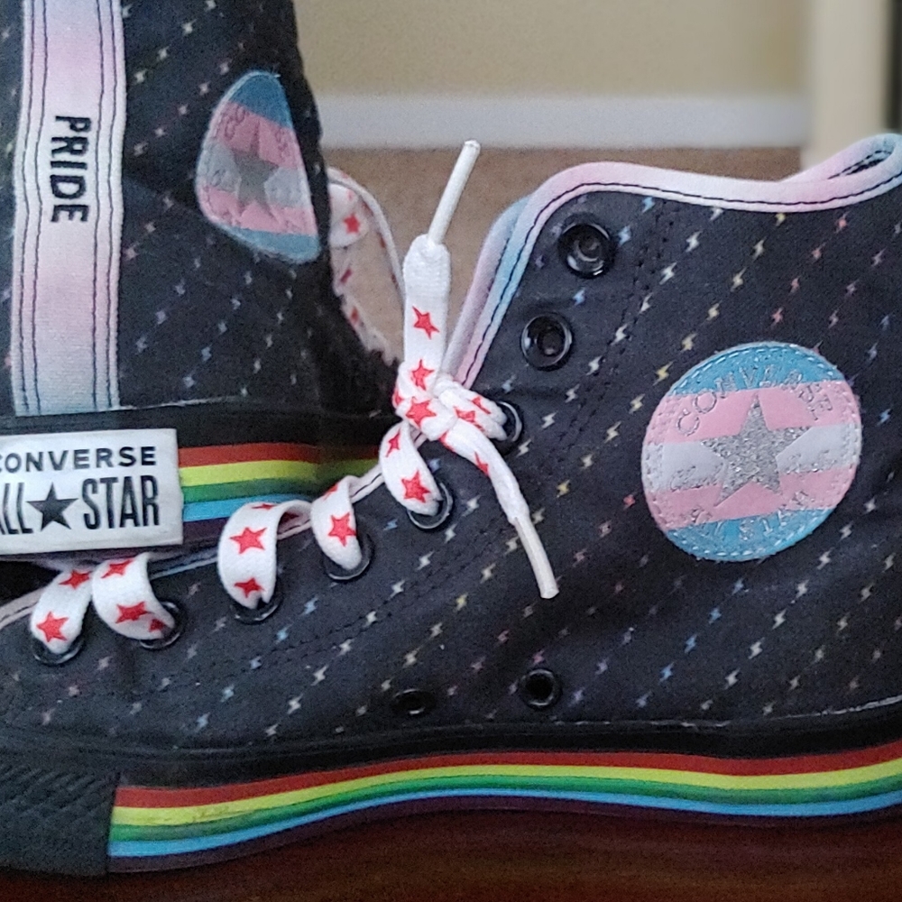 Pride Converse
